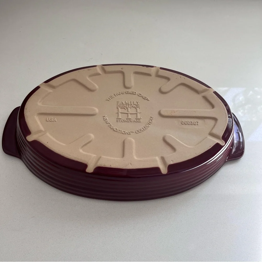 PAMPERED CHEF Stoneware Family Heritage Burgundy WINE Baking Dish 14 x 8 - Picture 4 of 6